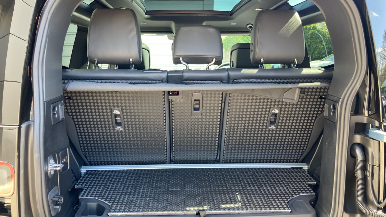 Land Rover Defender 3.0 D250 X-Dynamic HSE 90 3dr Auto Diesel Estate